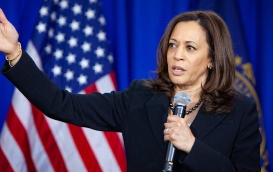 Kamala Harris Advisor Says VP Open to Crypto: Bloomberg