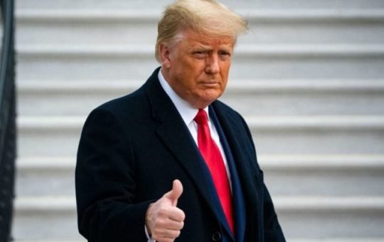 Bitcoin jumps 8% after Trump announces 90-day tariff pause for all countries but China