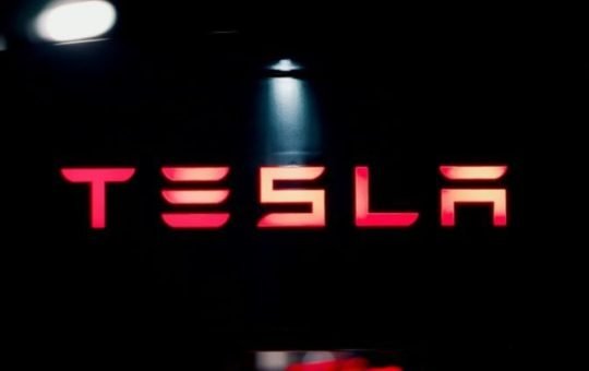 Tesla stock extends losses pre-market as selling pressure accelerates